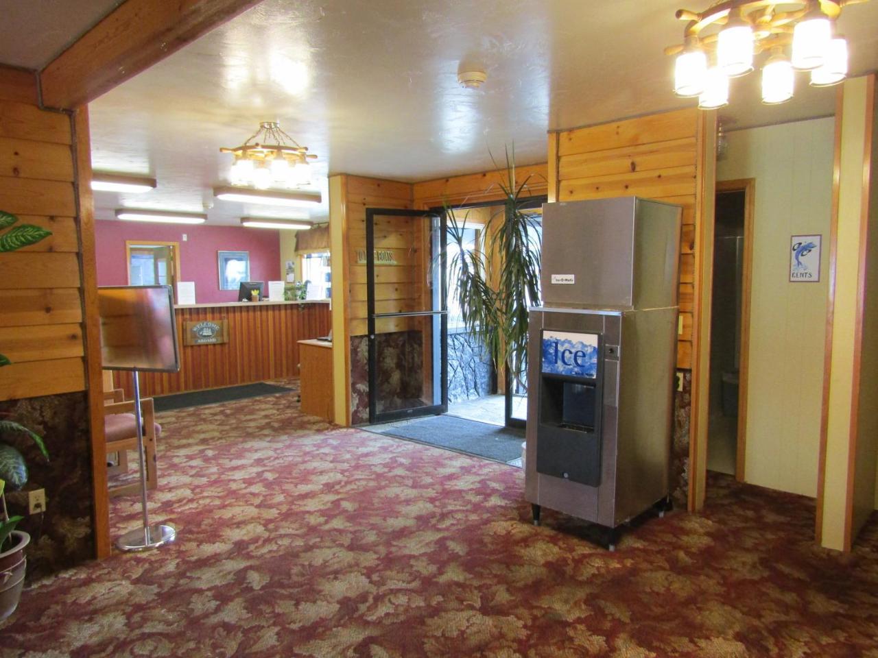 Captain'S Choice Motel Haines Eksteriør billede