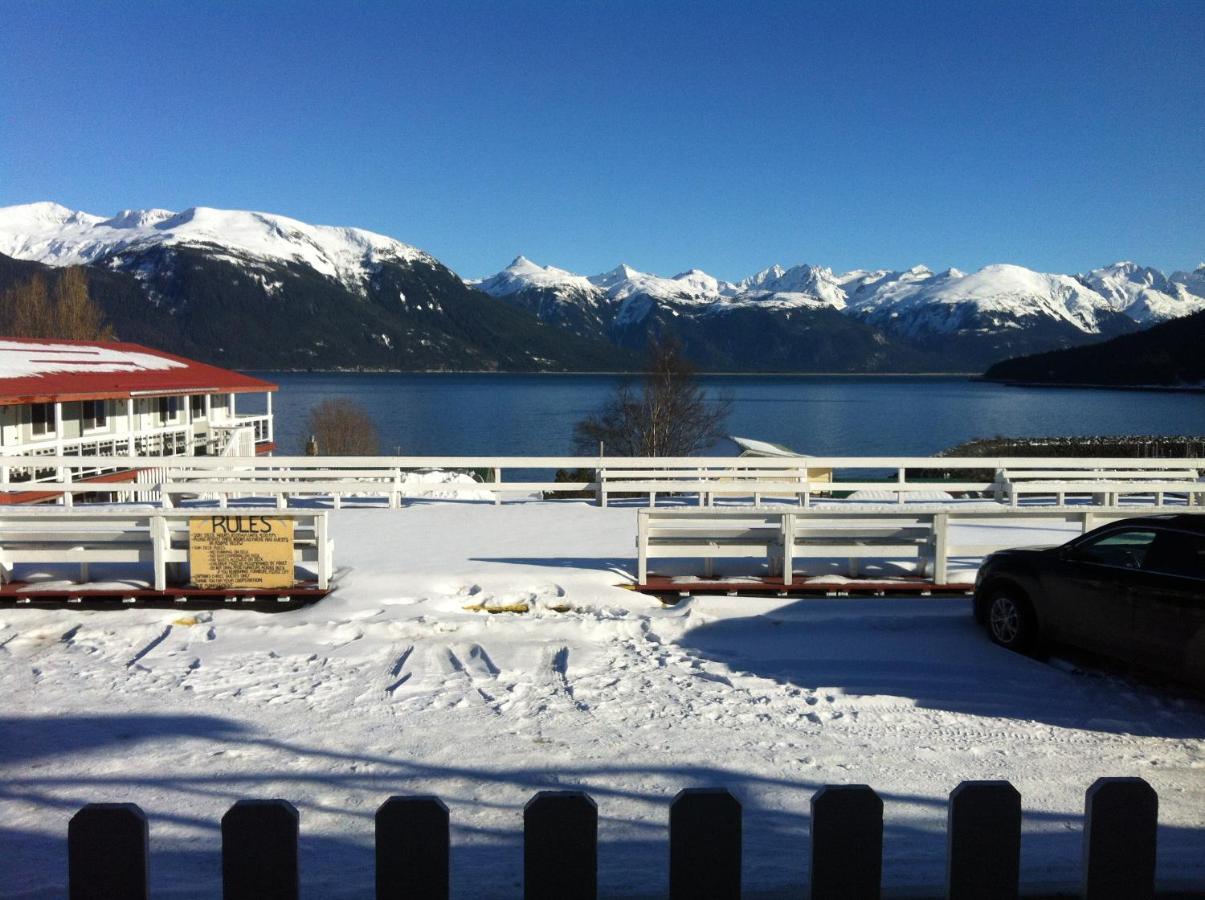 Captain'S Choice Motel Haines Eksteriør billede